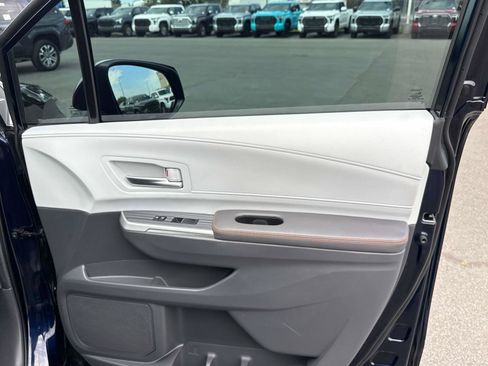 Used 2024 Toyota Sienna XSE FWD image 20