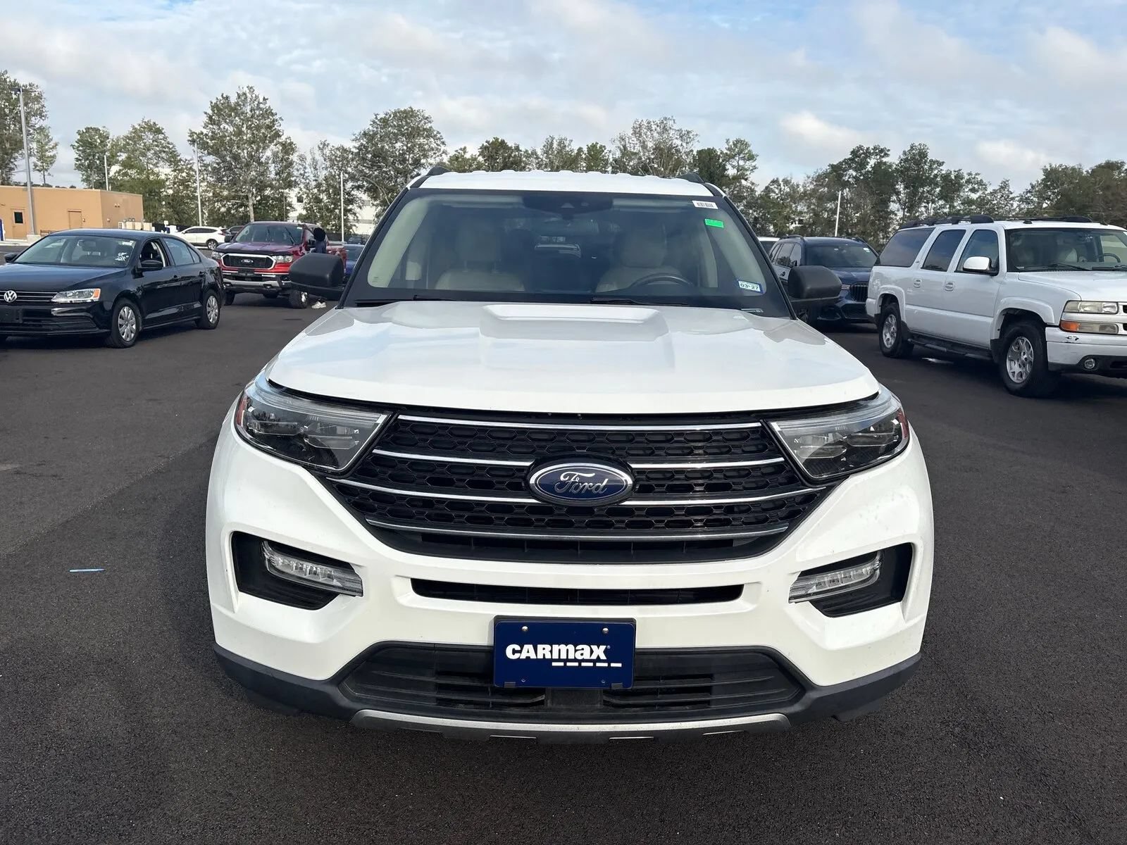 Used 2020 Ford Explorer XLT w/ Equipment Group 202A AWD/4WD image 2