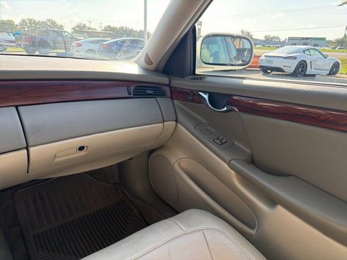 Used 2005 Cadillac De Ville w/ Equipment Group FWD image 17