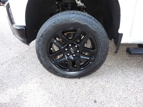 Used 2022 Chevrolet Silverado 1500 Custom Trail Boss w/ LPO, Dark Essentials Package AWD/4WD image 18