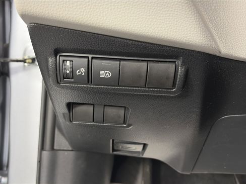 Used 2023 Toyota Corolla Cross L image 26