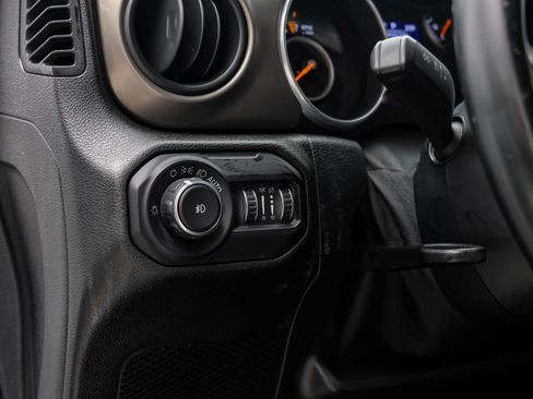 Used 2018 Jeep Wrangler Unlimited Sport S AWD/4WD image 32