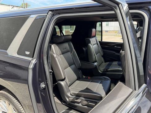 Used 2022 Cadillac Escalade ESV Premium Luxury AWD/4WD image 14