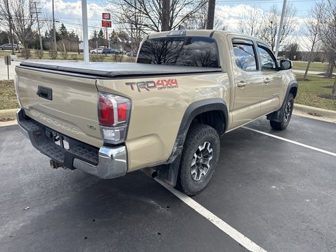 Used 2020 Toyota Tacoma TRD Off-Road image 9
