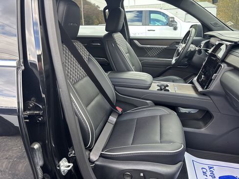 Used 2025 GMC Acadia Denali w/ LPO, All-Weather Package image 27