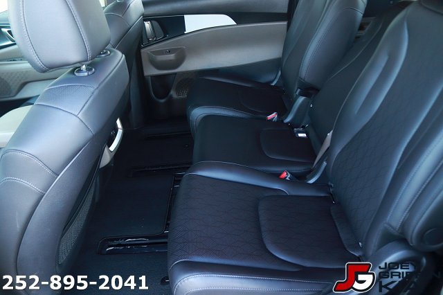 Certified 2026 Kia Carnival FWD image 14