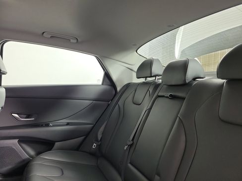 New 2025 Hyundai Elantra Limited image 31