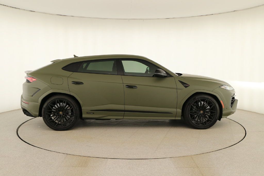 Used 2025 Lamborghini Urus SE AWD/4WD image 8