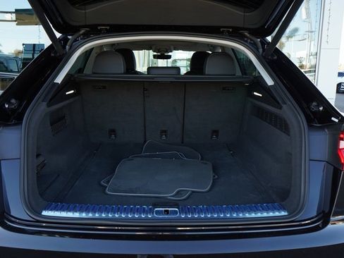 Used 2019 Audi Q8 Premium w/ Convenience Package image 8