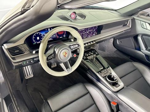 Certified 2025 Porsche 911 Carrera RWD image 4