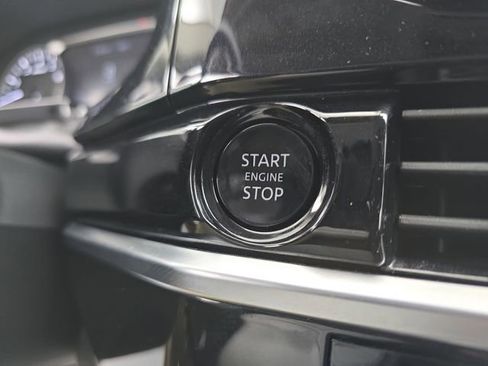 Used 2025 Nissan Pathfinder SV image 35