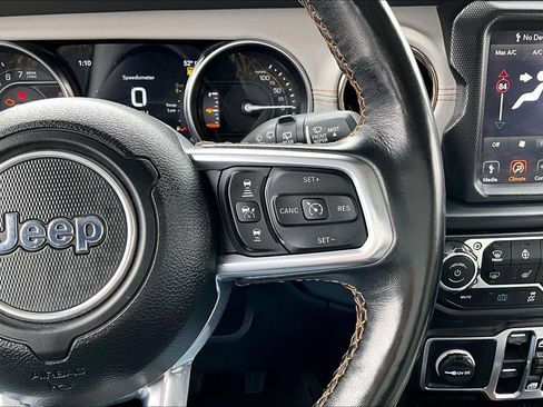 Used 2022 Jeep Wrangler Unlimited Sahara image 12