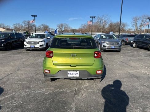 Used 2024 Hyundai Venue SEL FWD image 6