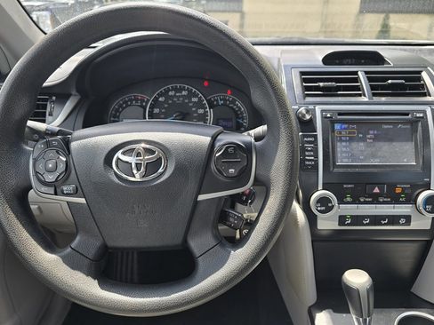 Used 2013 Toyota Camry LE image 18
