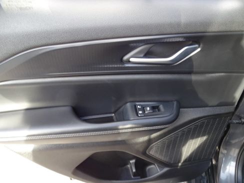 Used 2023 Jeep Grand Cherokee Laredo image 34