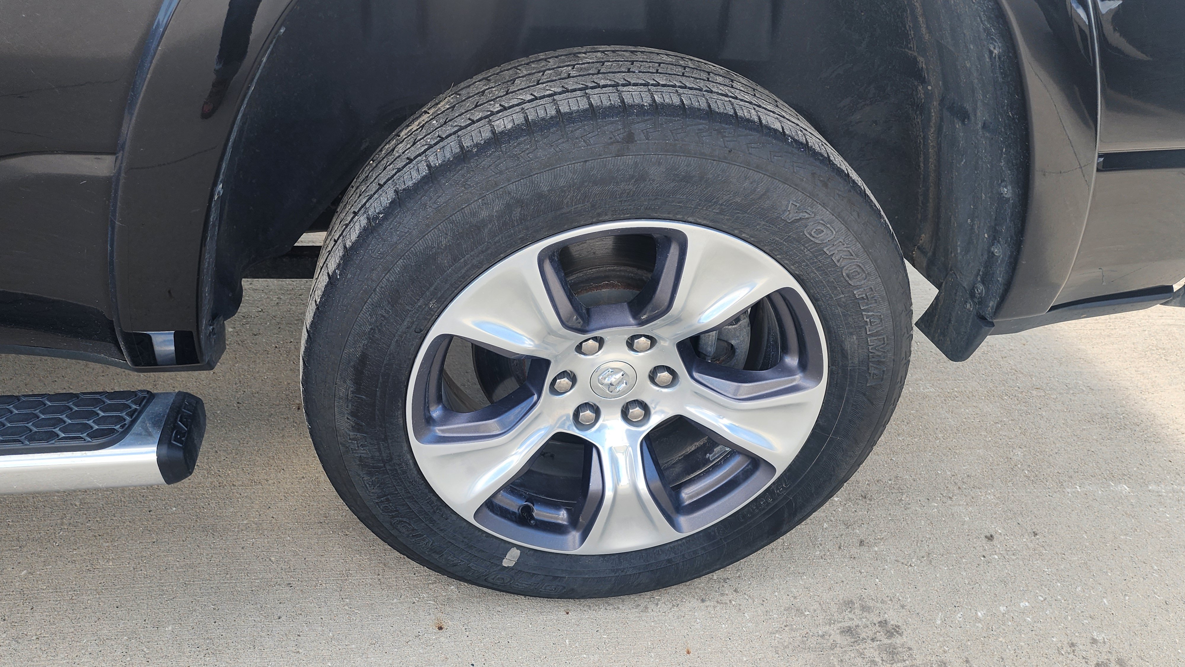 Used 2022 RAM 1500 Laramie AWD/4WD image 9