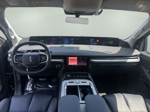 New 2026 Lincoln Navigator Premiere AWD/4WD image 13