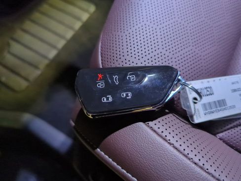 New 2025 Volkswagen ID. Buzz Pro S image 54