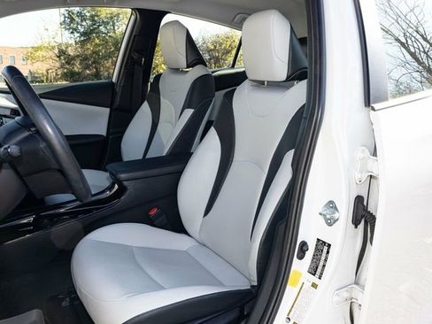 Used 2021 Toyota Prius AWD image 27