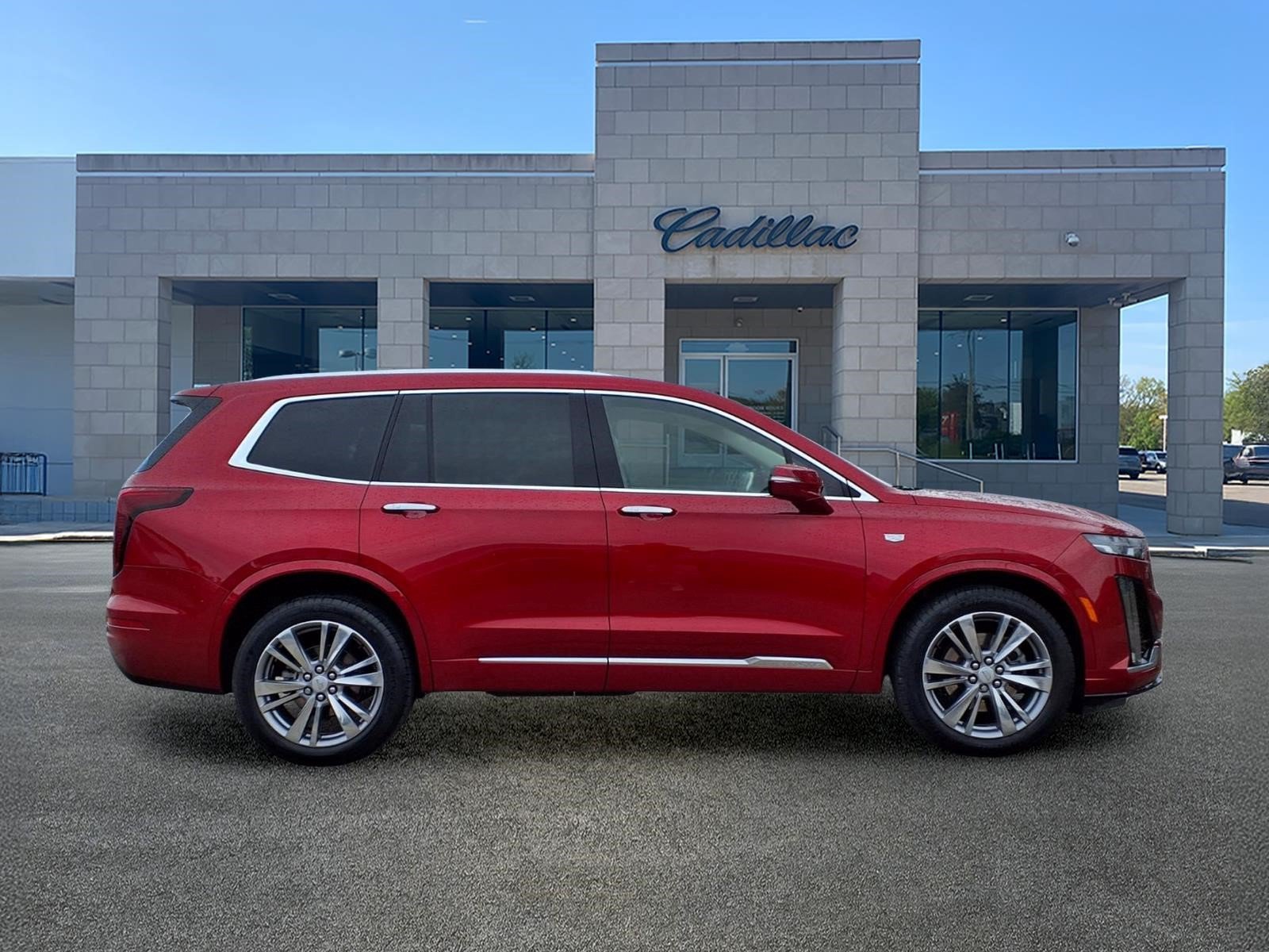 Used 2024 Cadillac XT6 Premium Luxury w/ LPO, Floor Liner Package AWD/4WD image 4