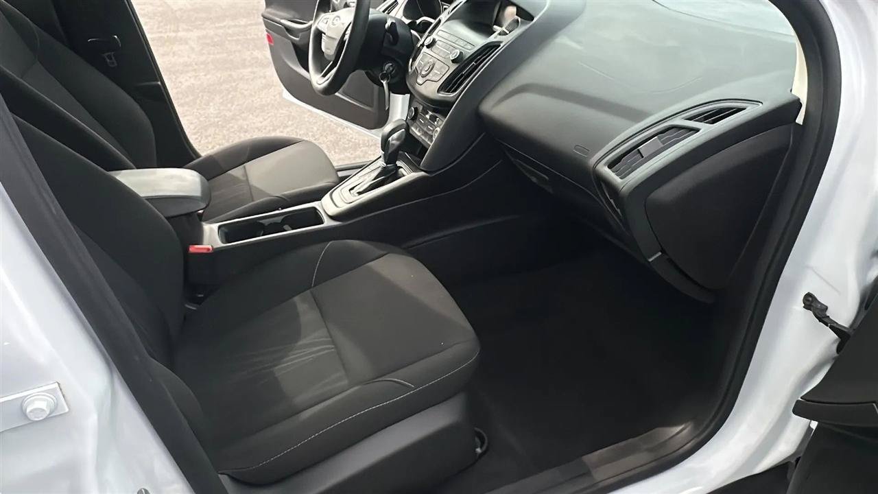 Used 2018 Ford Focus SE w/ SE Appearance Package FWD image 35