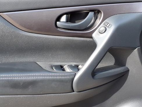 Used 2021 Nissan Rogue Sport S image 18