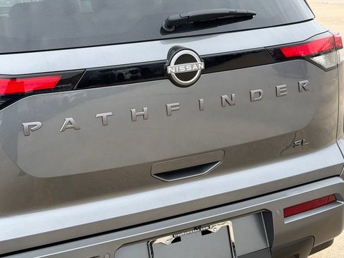 New 2026 Nissan Pathfinder SL FWD image 8