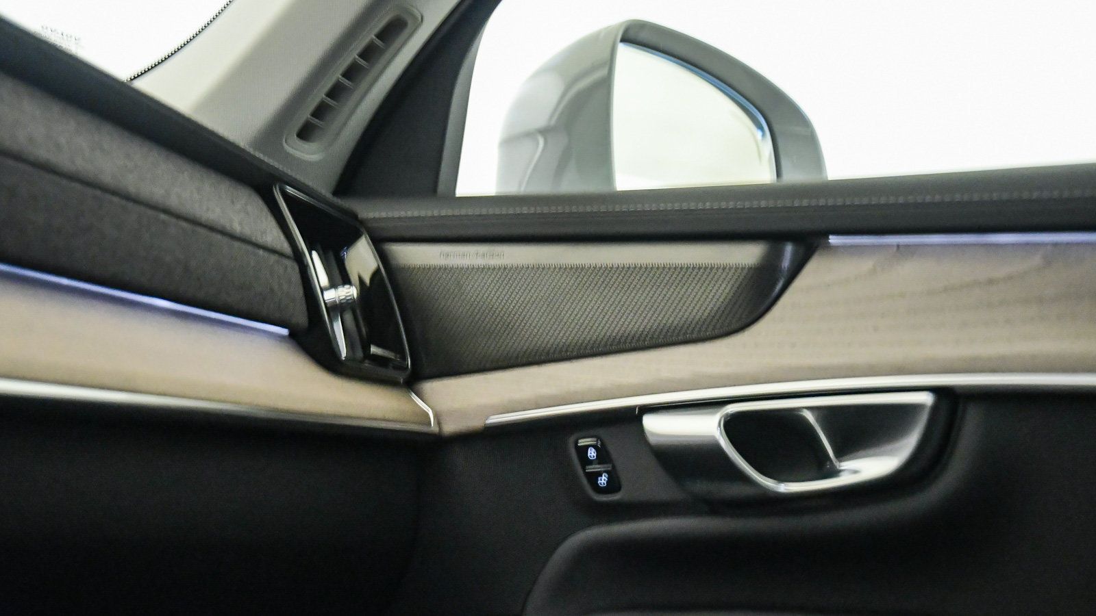 Certified 2026 Volvo XC90 B6 Plus AWD/4WD image 25