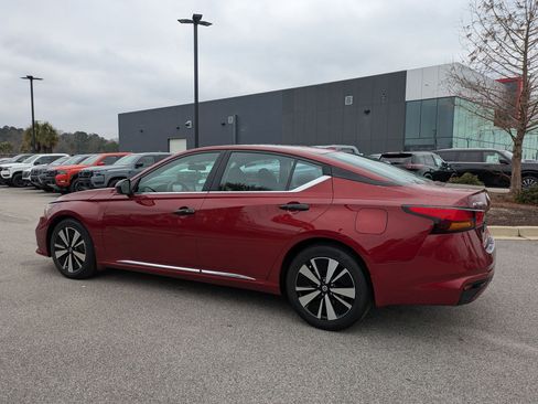 Certified 2022 Nissan Altima 2.5 SV image 6