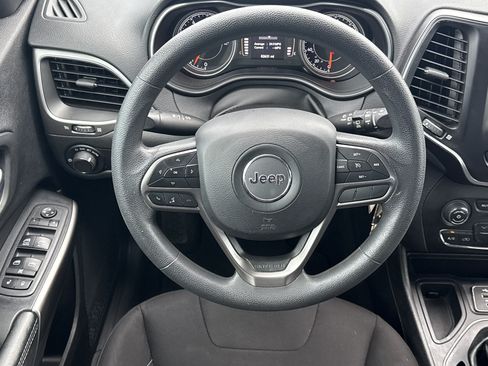 Used 2020 Jeep Cherokee Latitude FWD image 17