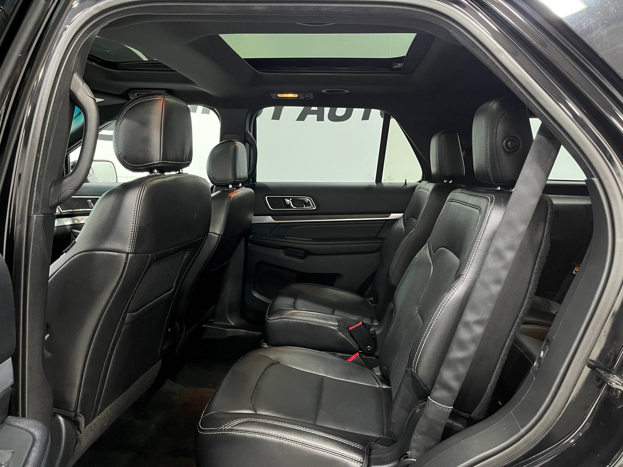Used 2016 Ford Explorer Limited w/ Equipment Group 301A AWD/4WD image 30