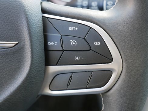 Used 2022 Chrysler Voyager LX image 29