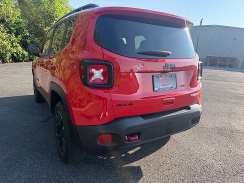 Used 2023 Jeep Renegade Trailhawk AWD/4WD image 11