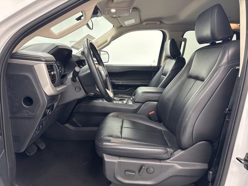 Used 2024 Ford Expedition XLT image 24