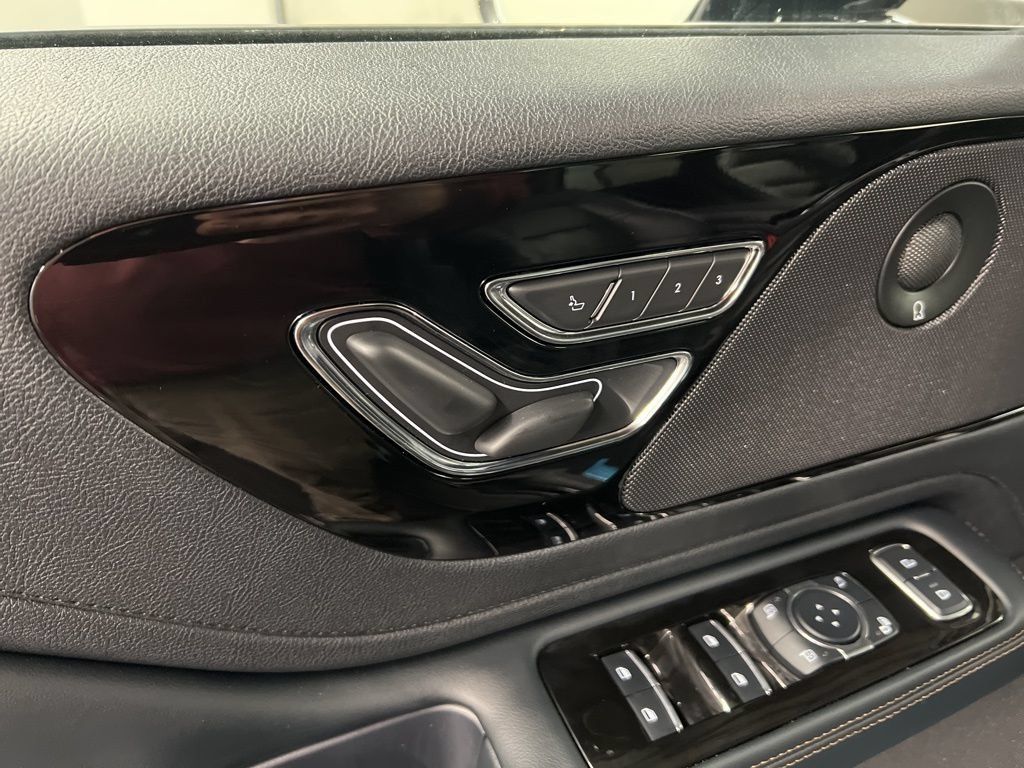 Used 2026 Lincoln Aviator AWD image 29