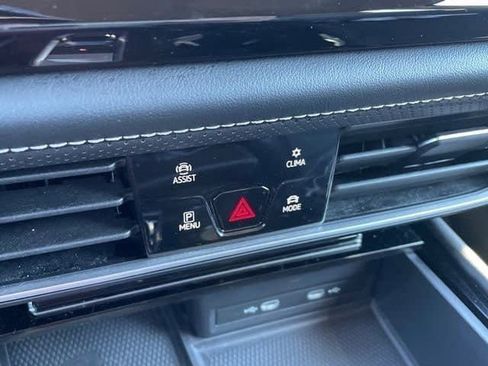 Used 2024 Volkswagen Atlas SE image 24