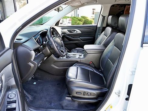 Used 2021 Chevrolet Traverse LT image 13