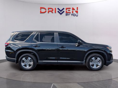 Used 2025 Honda Pilot EX-L image 6