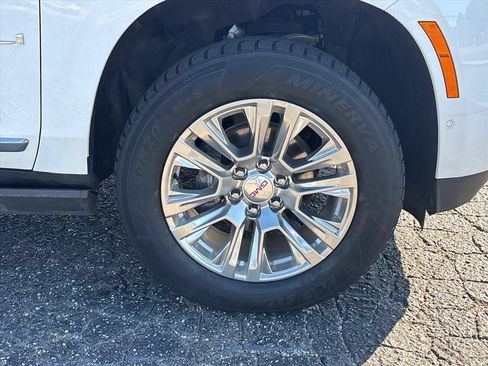 Used 2026 GMC Yukon XL Denali w/ Sun & Power Step Package AWD/4WD image 10