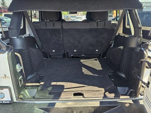 Used 2018 Jeep Wrangler Unlimited Sport S AWD/4WD image 14