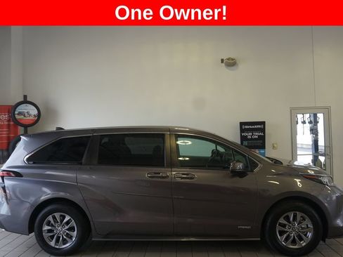 Certified 2021 Toyota Sienna LE FWD image 2