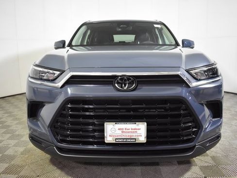 Used 2025 Toyota Grand Highlander XLE image 2