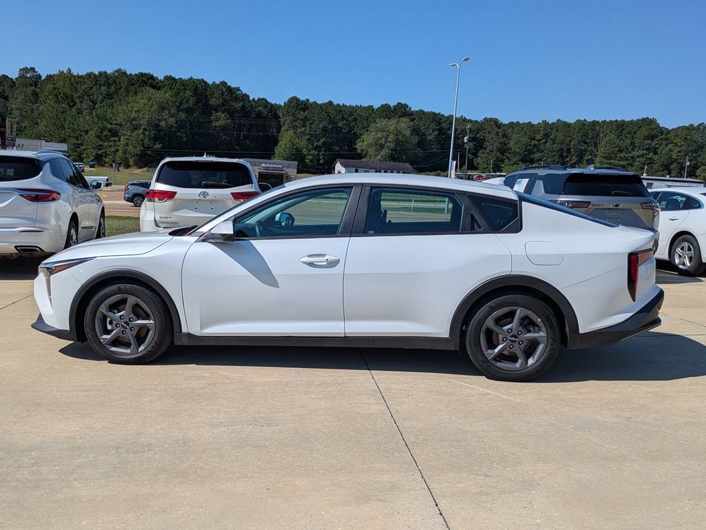 Used 2025 Kia K4 FWD image 2