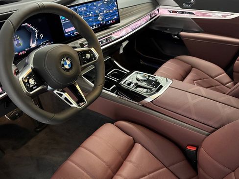 New 2026 BMW 740i w/ Premium Package image 4