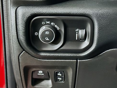 Used 2020 RAM 1500 Big Horn AWD/4WD image 16