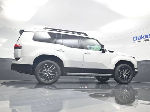 Used 2024 Lexus GX 550 w/ Accessory Package (2T) AWD/4WD image 48