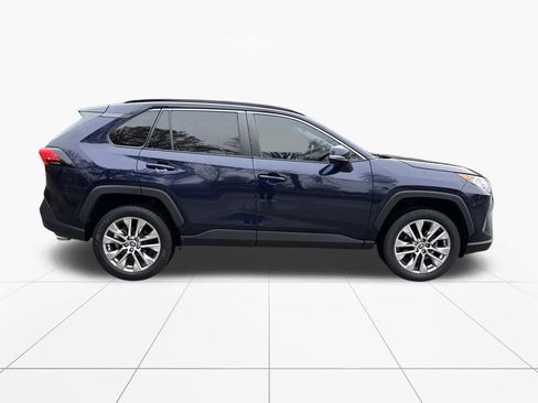 Used 2021 Toyota RAV4 XLE Premium image 10