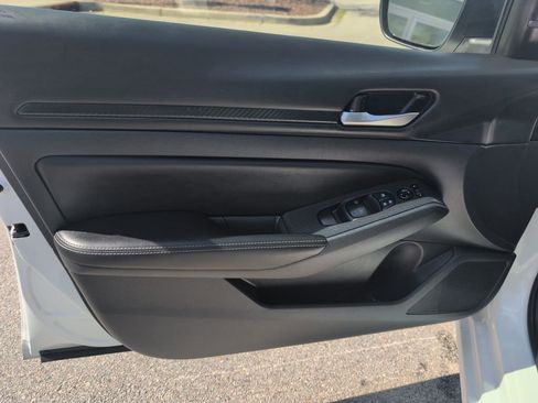 Used 2025 Nissan Altima 2.5 SV image 17