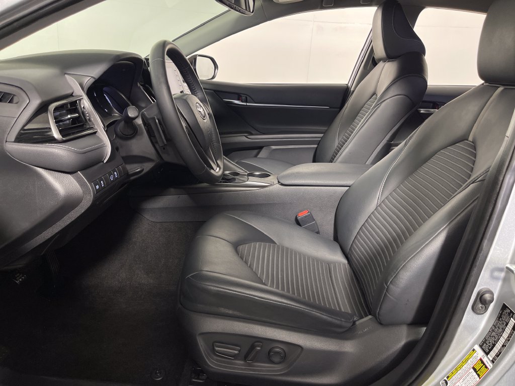 Used 2021 Toyota Camry SE w/ Convenience Package FWD image 12
