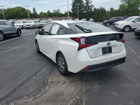 Used 2019 Toyota Prius XLE AWD/4WD image 2